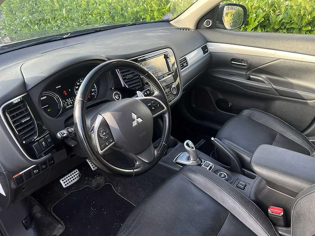 Mitsubishi outlander 2.0 phev instyle | 9-xpf-91 - afbeelding 11 van  30