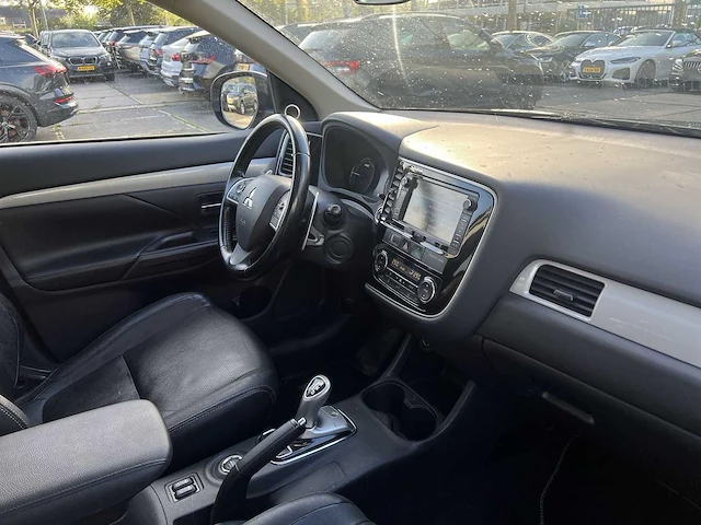 Mitsubishi outlander 2.0 phev instyle | 9-xpf-91 - afbeelding 13 van  30