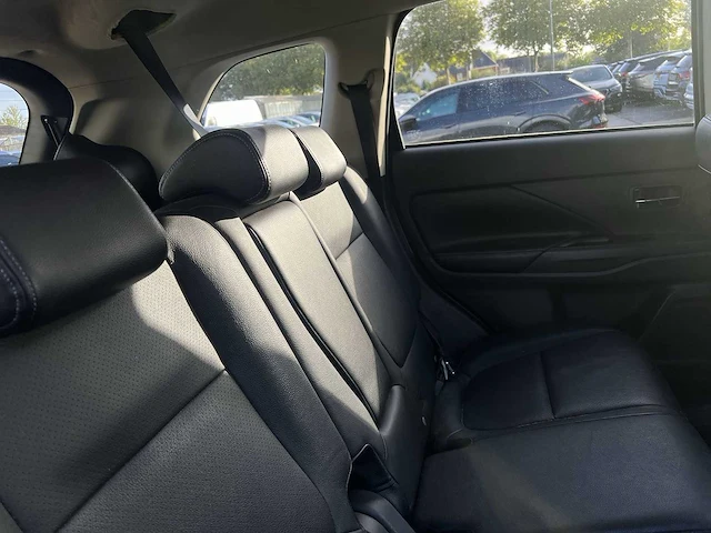 Mitsubishi outlander 2.0 phev instyle | 9-xpf-91 - afbeelding 19 van  30