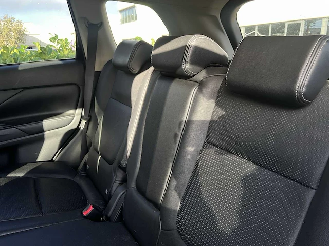 Mitsubishi outlander 2.0 phev instyle | 9-xpf-91 - afbeelding 20 van  30