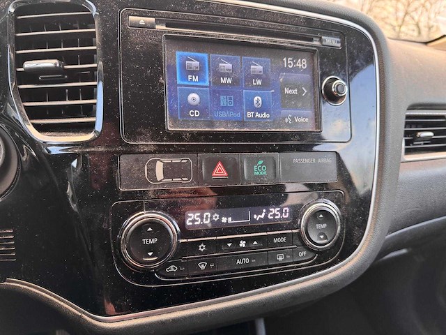 Mitsubishi outlander 2.0 phev instyle automaat, 5-spb-32 - afbeelding 3 van  15