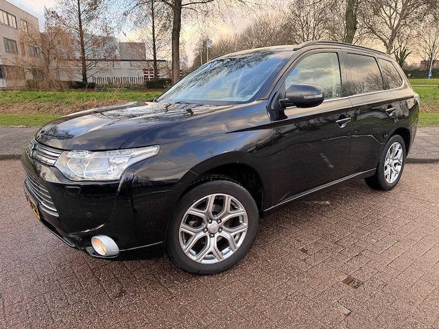 Mitsubishi outlander 2.0 phev instyle automaat, 5-spb-32 - afbeelding 1 van  15