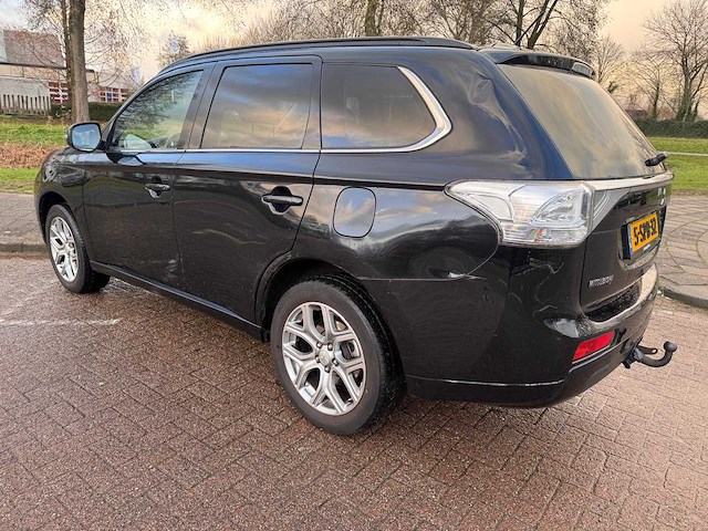 Mitsubishi outlander 2.0 phev instyle automaat, 5-spb-32 - afbeelding 10 van  15