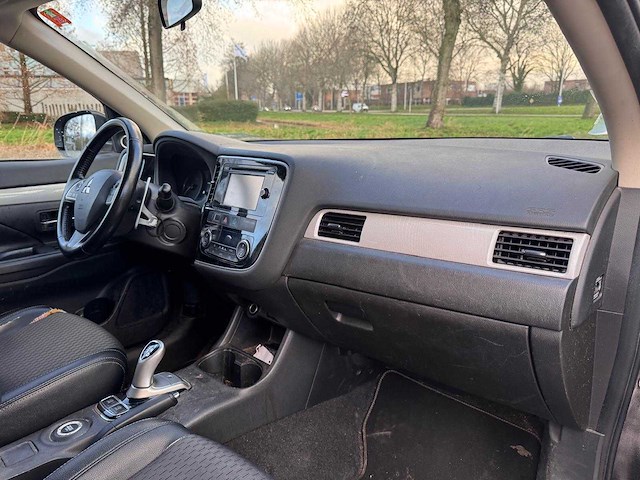 Mitsubishi outlander 2.0 phev instyle automaat, 5-spb-32 - afbeelding 14 van  15
