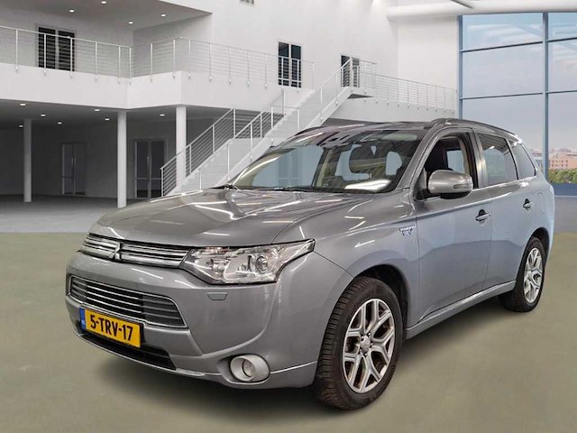 Mitsubishi outlander 2.0 phev instyle+ automaat, 5-trv-17 - afbeelding 1 van  8