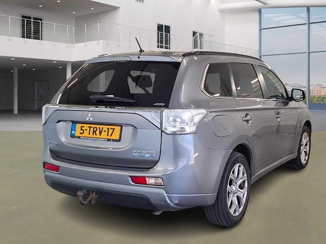 Mitsubishi outlander 2.0 phev instyle+ automaat, 5-trv-17 - afbeelding 2 van  8