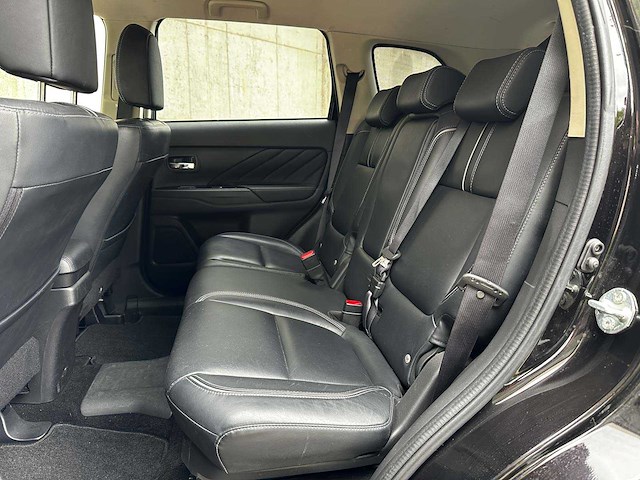 Mitsubishi outlander 2.0 phev instyle cwo ggp21 203pk 2015 (origineel-nl) plug-in hybrid, hg-301-z - afbeelding 19 van  43