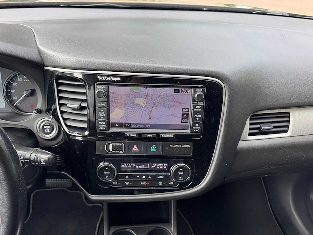 Mitsubishi outlander 2.0 phev intense + 3-tjh-83 - afbeelding 13 van  23