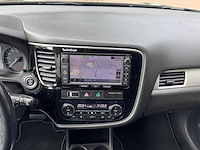 Mitsubishi outlander 2.0 phev intense + 3-tjh-83 - afbeelding 13 van  23