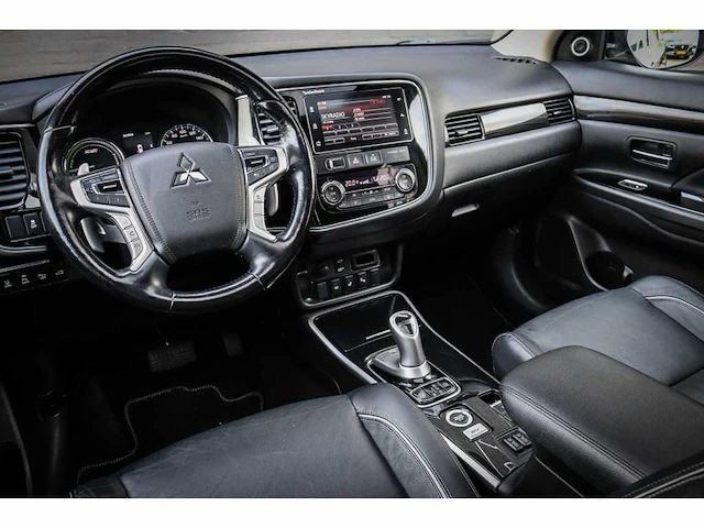 Mitsubishi outlander 2.0 phev prestige+ * p-661-bs - afbeelding 17 van  20