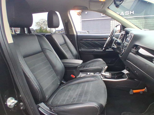 Mitsubishi outlander 2.0 phev pure 2016 | nb-469-k - afbeelding 19 van  27