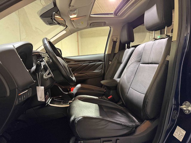 Mitsubishi outlander 2.2 di-d instyle 4wd 150pk 2017, v-802-jz - afbeelding 8 van  9