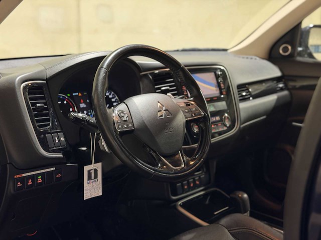 Mitsubishi outlander 2.2 di-d instyle 4wd 150pk 2017, v-802-jz - afbeelding 17 van  29