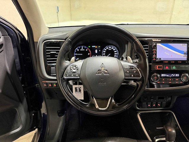 Mitsubishi outlander 2.2 di-d instyle 4wd 150pk 2017, v-802-jz - afbeelding 18 van  29
