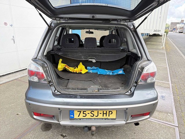 Mitsubishi outlander 2.4 intense 4wd | 75-sj-hp i - afbeelding 16 van  25