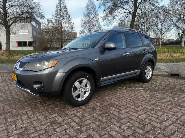 Mitsubishi outlander 2.4 intro edition, 41-zn-fz - afbeelding 1 van  13