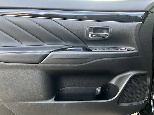 Mitsubishi outlander 2.4 phev instyle+ | zn-585-g - afbeelding 7 van  43