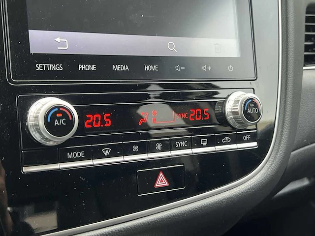 Mitsubishi outlander 2.4 phev intense | n-155-dv - afbeelding 28 van  40