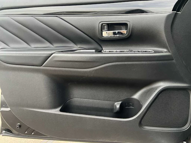 Mitsubishi outlander 2.4 phev intense | n-155-dv - afbeelding 30 van  40