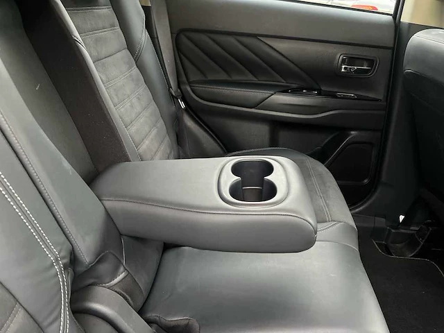 Mitsubishi outlander 2.4 phev intense | n-155-dv - afbeelding 36 van  40