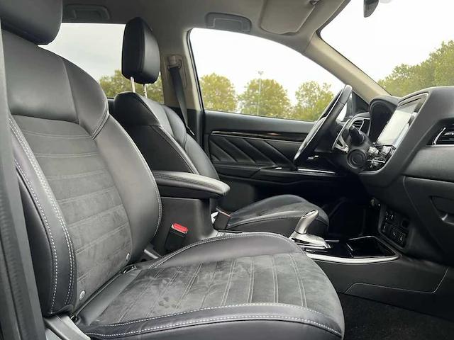 Mitsubishi outlander 2.4 phev intense | n-155-dv - afbeelding 37 van  40