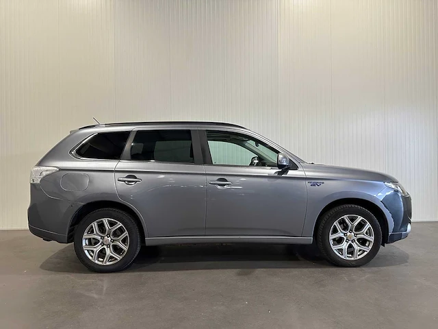 Mitsubishi outlander hybride 2.0 phev instyle 3-xsx-21 - afbeelding 24 van  27