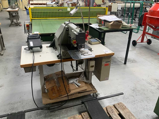 Mitsubishi plk-e1010 sierstikmachine - afbeelding 2 van  5
