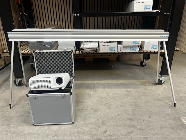 Mitsubishi xd430u projector met scherm - afbeelding 1 van  10