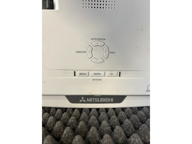 Mitsubishi xd430u projector met scherm - afbeelding 5 van  10