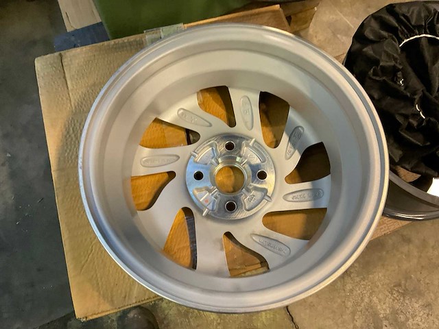 Mitsubitshi velg (4x) - afbeelding 3 van  5