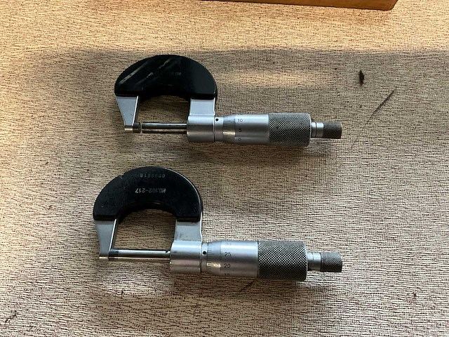 Mitutoyo 0-25 buitenmaat micrometer (2x) - afbeelding 1 van  2