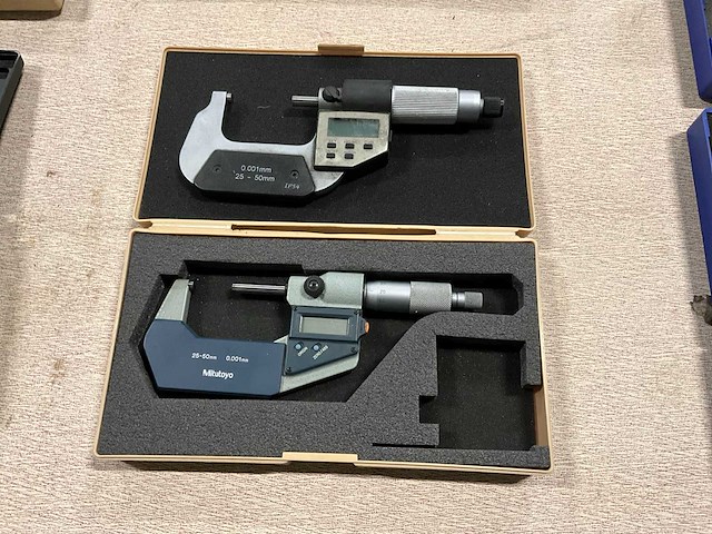 Mitutoyo 0,001 buitenmaat micrometer (2x) - afbeelding 1 van  3