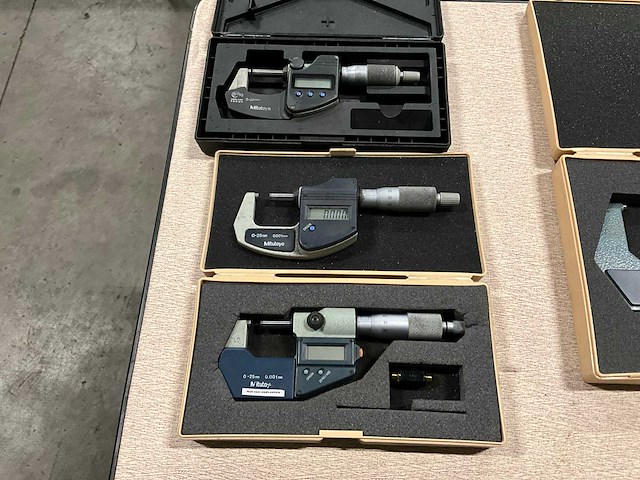 Mitutoyo 0,001 buitenmaat micrometer (3x) - afbeelding 1 van  4