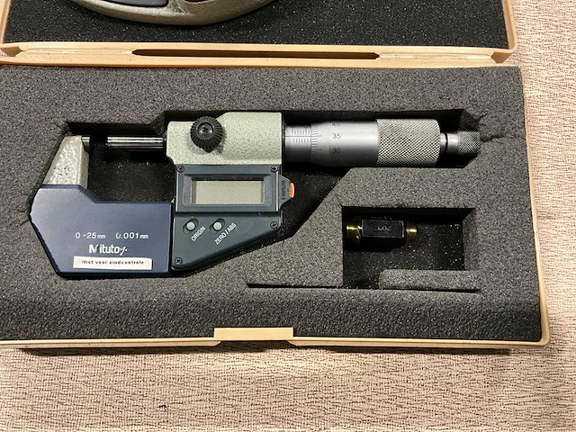 Mitutoyo 0,001 buitenmaat micrometer (3x) - afbeelding 2 van  4