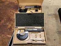Mitutoyo 0,01 buitenmaat micrometer (2x) - afbeelding 1 van  4