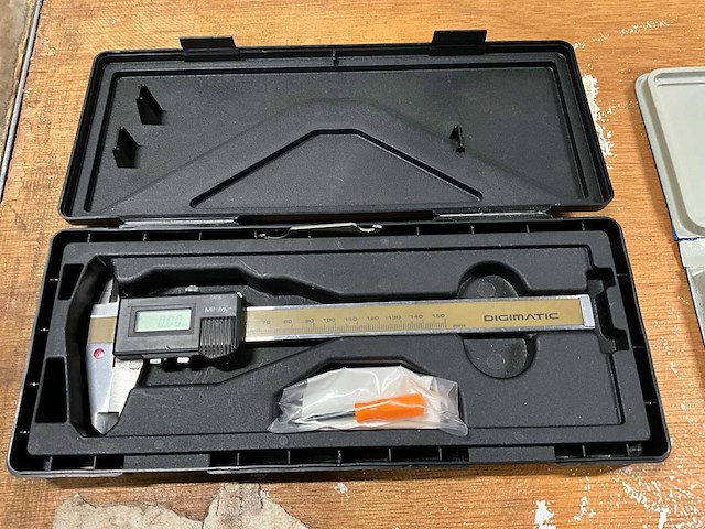 Mitutoyo 0>150mm digitale schuifmaat - afbeelding 1 van  3