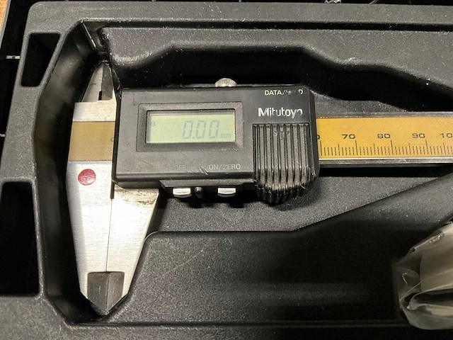 Mitutoyo 0>150mm digitale schuifmaat - afbeelding 2 van  3