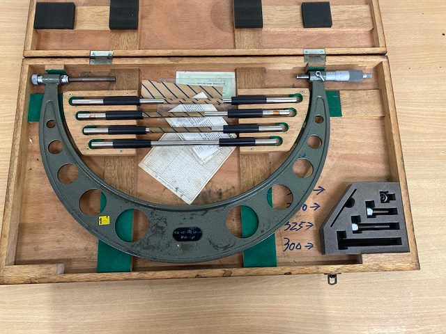 Mitutoyo 300-400mm buitenmicrometer - afbeelding 3 van  7