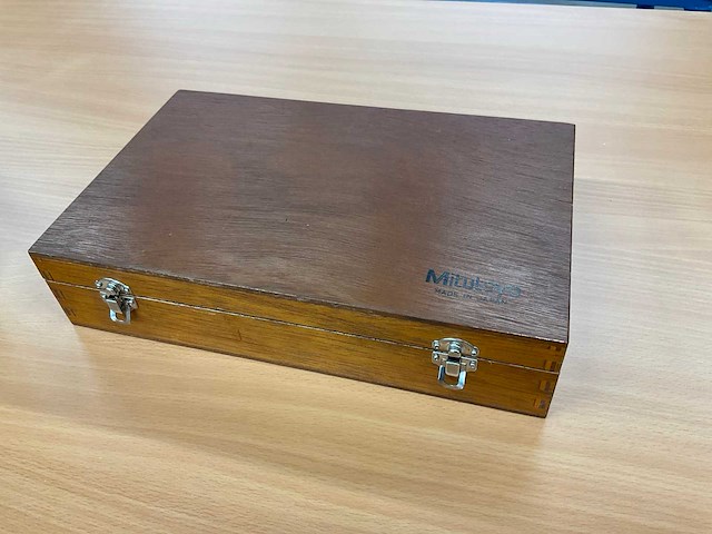 Mitutoyo 368-992 driepunts binnenmicrometer set (4x) nieuw in houten kist. - afbeelding 4 van  5