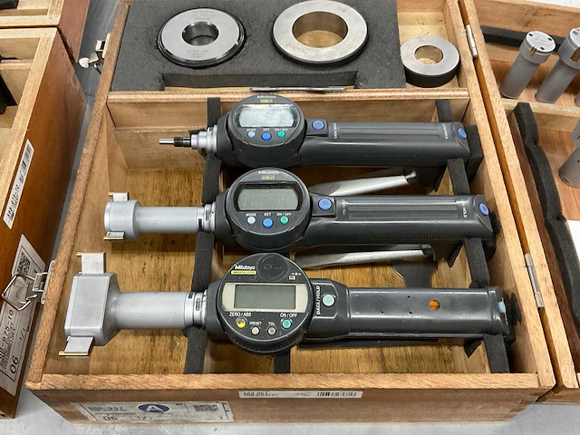 Mitutoyo 568-957 driepunts binnenmaatmicrometer set - afbeelding 2 van  6