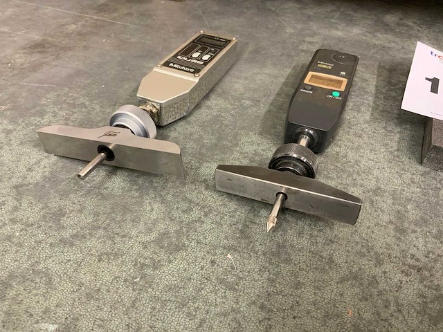 Mitutoyo 575-121 /id-u1025 meetklok met diepte opzetstuk (2x) - afbeelding 3 van  5
