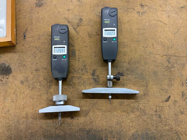 Mitutoyo 575-121 /id-u1025 meetklok met diepte opzetstuk (2x) - afbeelding 1 van  2