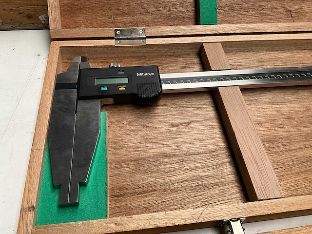 Mitutoyo absolute digimatic digitale schuifmaat 1000 mm - afbeelding 2 van  4