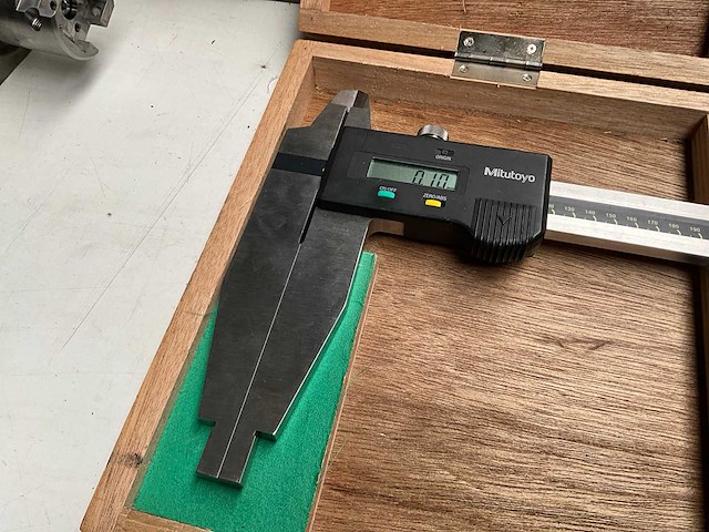 Mitutoyo absolute digimatic digitale schuifmaat 1000 mm - afbeelding 3 van  4