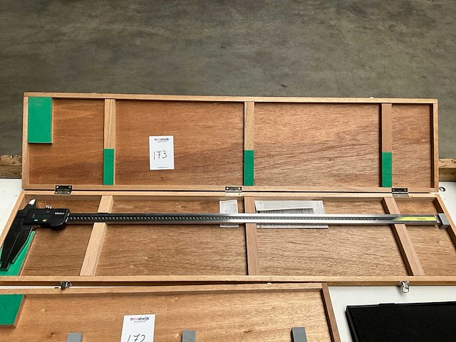 Mitutoyo absolute digimatic digitale schuifmaat 1000 mm - afbeelding 1 van  3