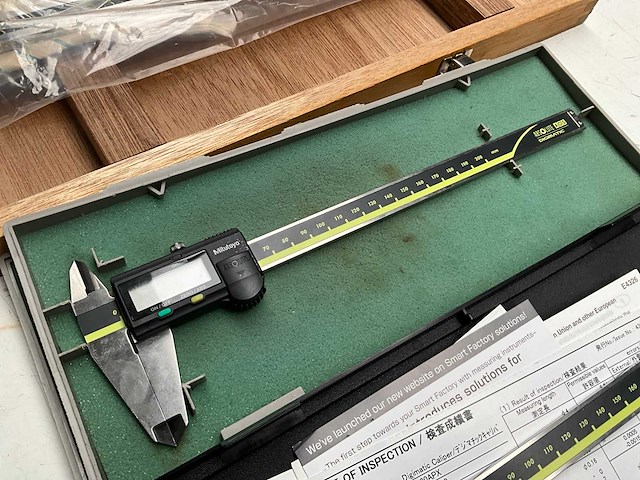 Mitutoyo absolute digimatic digitale schuifmaat 200 mm (3x) - afbeelding 2 van  4