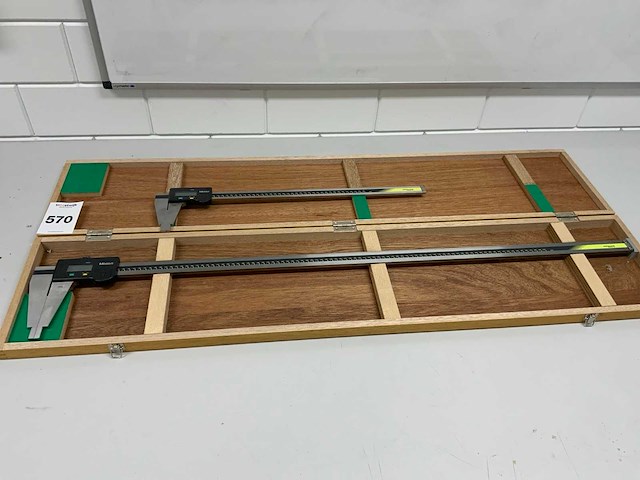 Mitutoyo absolute digitale schuifmaat (2x) - afbeelding 1 van  7
