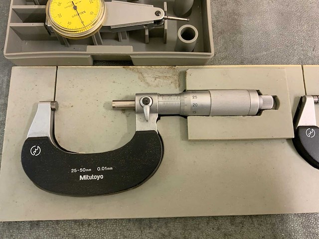 Mitutoyo buitenmaat micrometer en meettaster - afbeelding 3 van  4