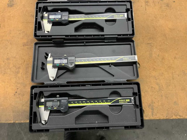 Mitutoyo cd-15 apx digitale schuifmaat (3x) - afbeelding 1 van  4
