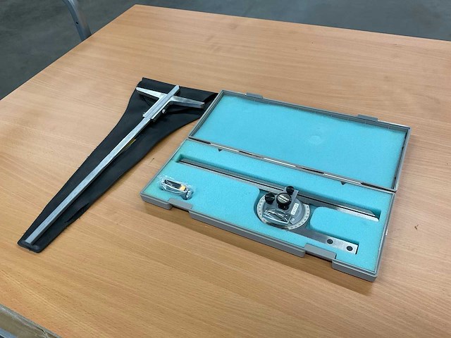 Mitutoyo digitale hoekmeter / analoge dieptemeter - afbeelding 1 van  6